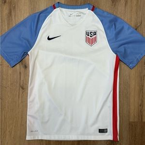 Nike men’s USA soccer jersey